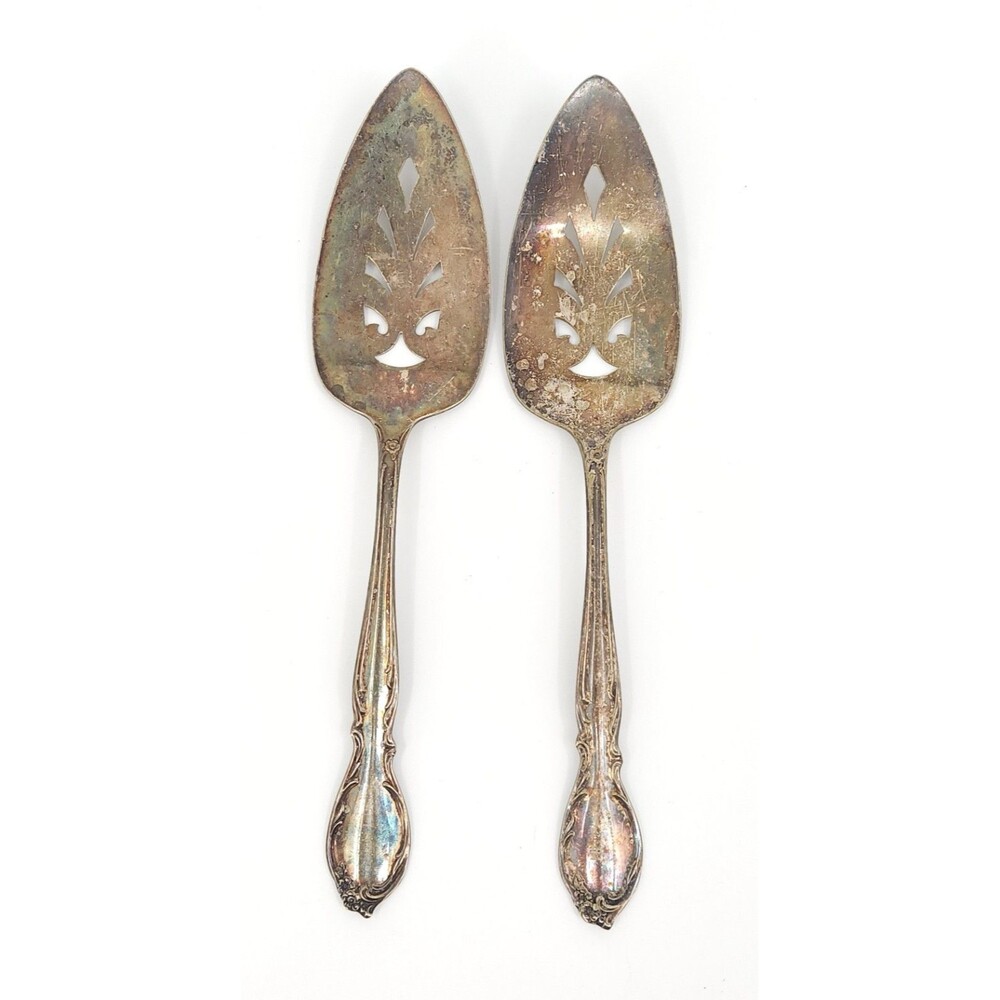 Vtg Wm Rogers & Son Burgundy Silverplate Pierced Pie Cake Server Set of 2 1934